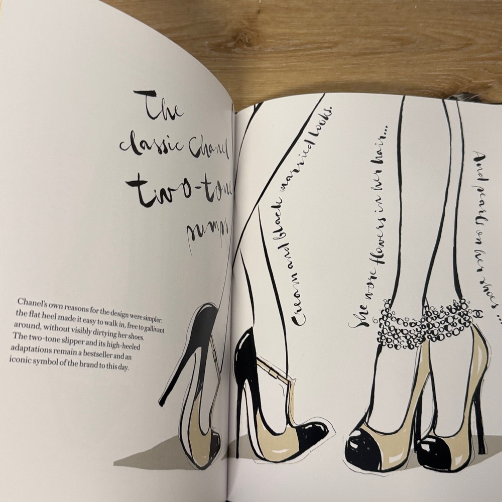 COCO CHANEL Fashion Book
Coco Chanel:The Illustrated World of a Fashion Icon - Picture 8 of 10